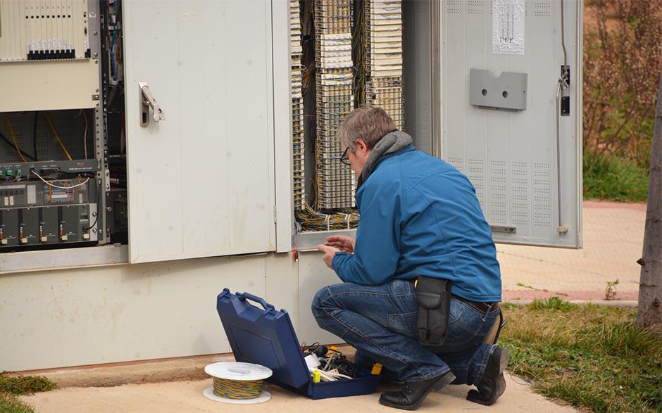 cherche électricien Menucourt