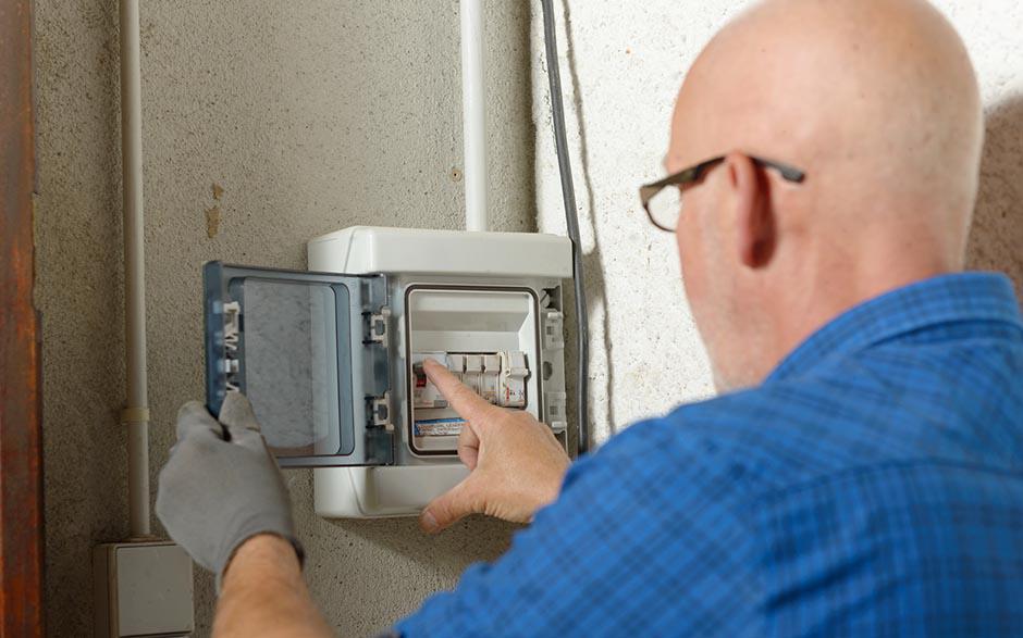 cherche électricien Menucourt
